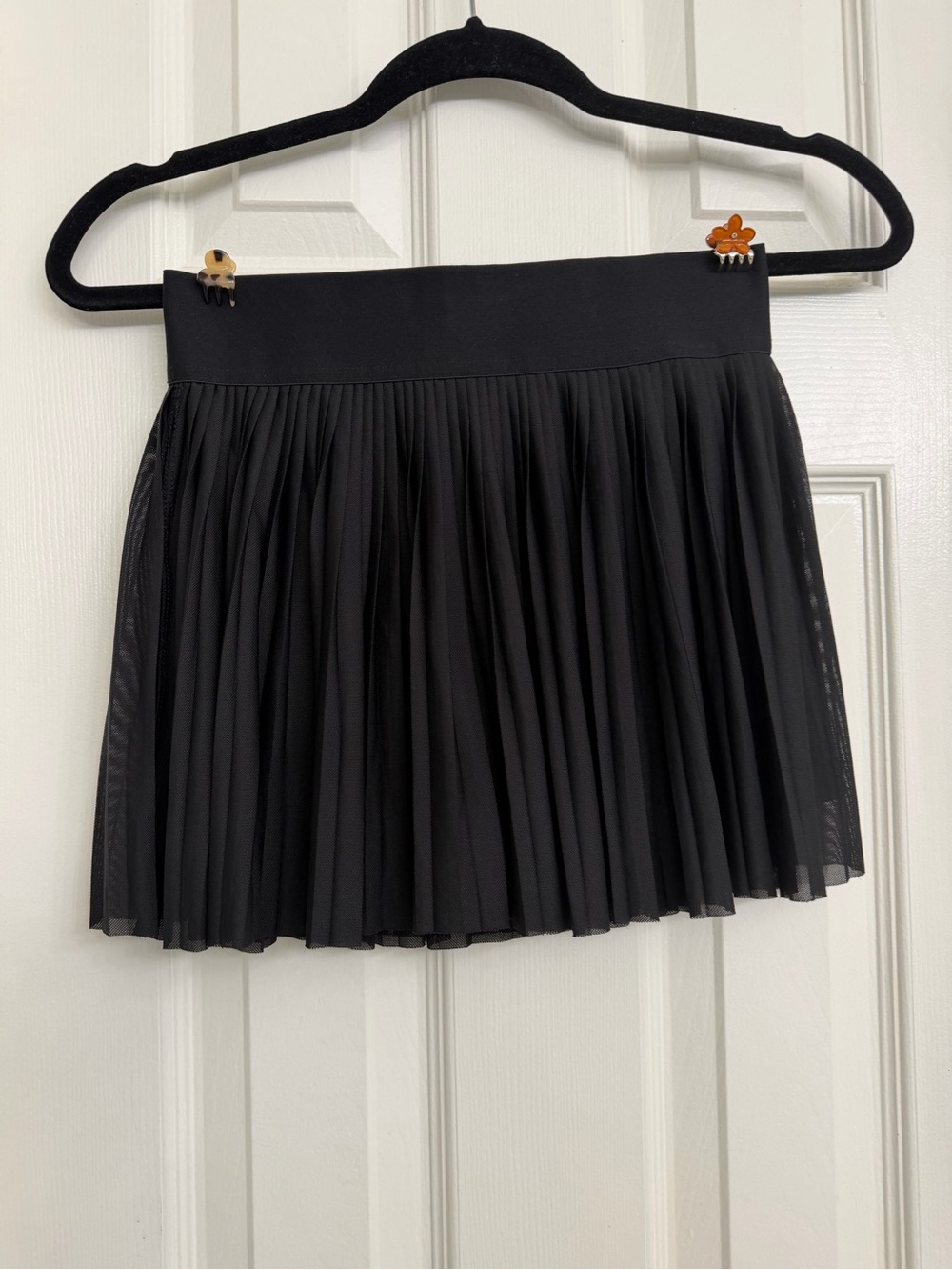 7001 Vanilla Star Black Pleated Mini Skirt